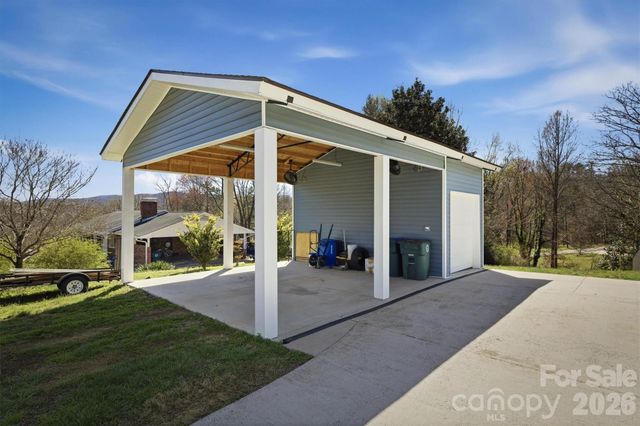 900 Magnolia Avenue NE, Valdese, NC 28690