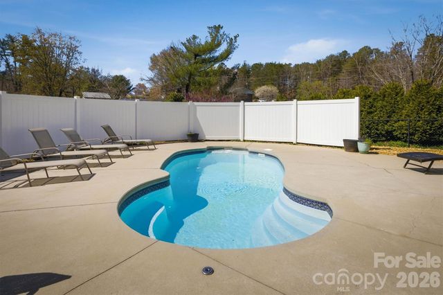 900 Magnolia Avenue NE, Valdese, NC 28690