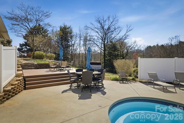 900 Magnolia Avenue NE, Valdese, NC 28690