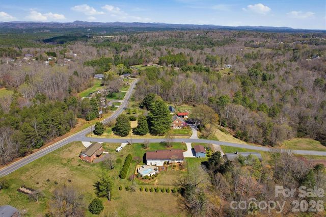 900 Magnolia Avenue NE, Valdese, NC 28690