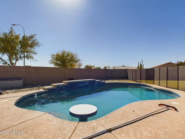 8735 W ROYAL PALM Road, Peoria, AZ 85345