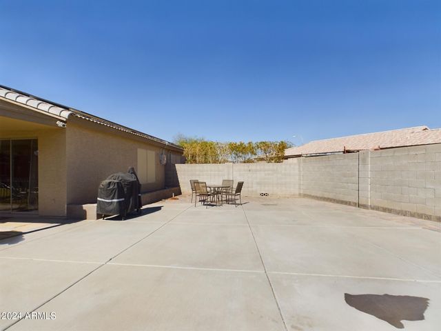 8735 W ROYAL PALM Road, Peoria, AZ 85345