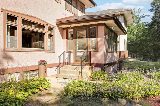 1609 Oliver Avenue N, Minneapolis, MN 55411