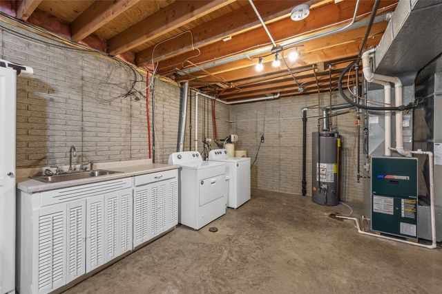 3904 Heather Court SW, Cedar Rapids, IA 52404