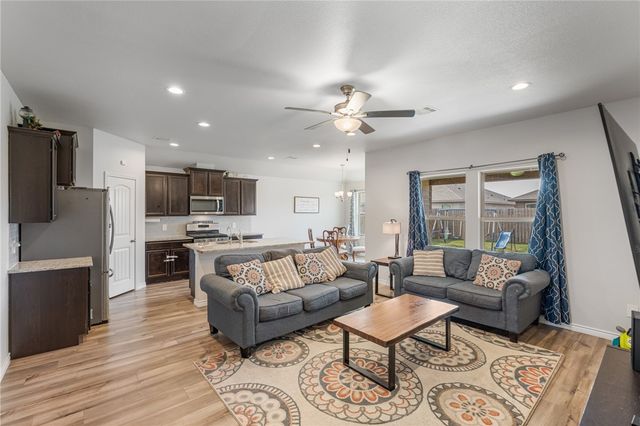 1273 Carnaby St, Corpus Christi, TX 78415