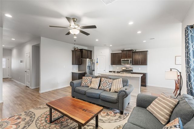 1273 Carnaby St, Corpus Christi, TX 78415