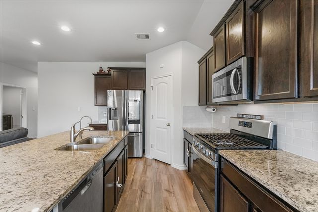 1273 Carnaby St, Corpus Christi, TX 78415