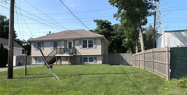 77 Prince Road, Rocky Point, NY 11778