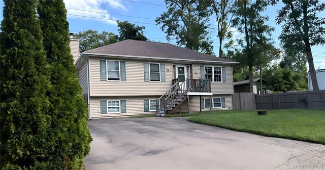 77 Prince Road, Rocky Point, NY 11778