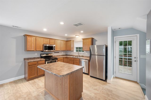 1106 Fieldstone Lane, Pleasant Hill, IA 50327