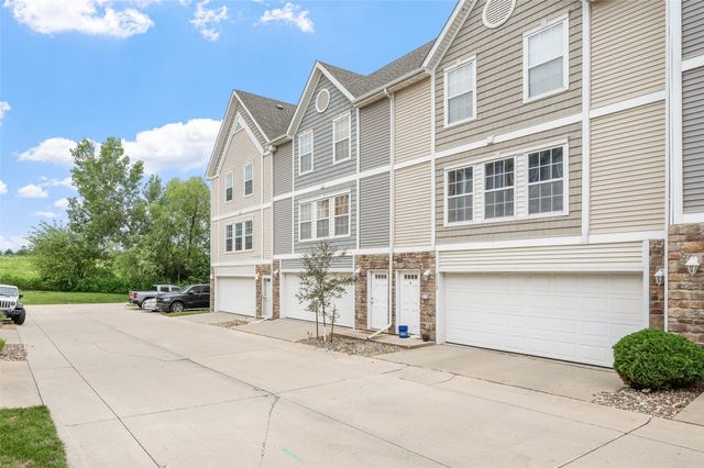 1106 Fieldstone Lane, Pleasant Hill, IA 50327