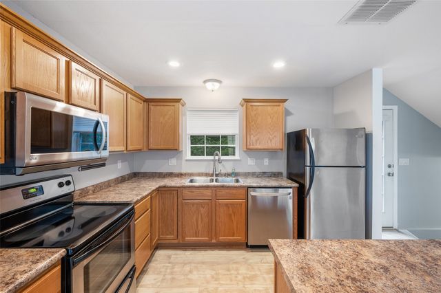 1106 Fieldstone Lane, Pleasant Hill, IA 50327