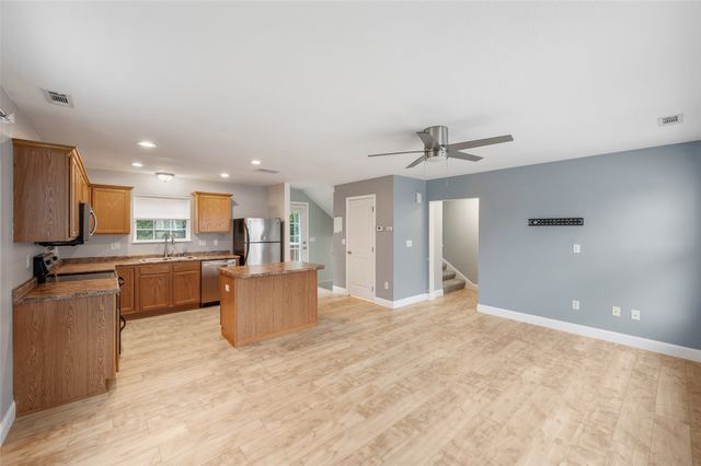 1106 Fieldstone Lane, Pleasant Hill, IA 50327