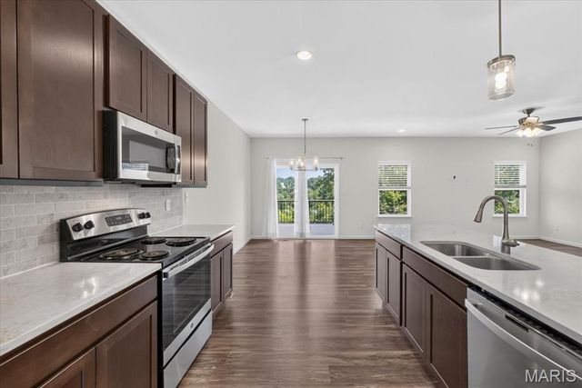 417 Timber Valley Trail, Fenton, MO 63026