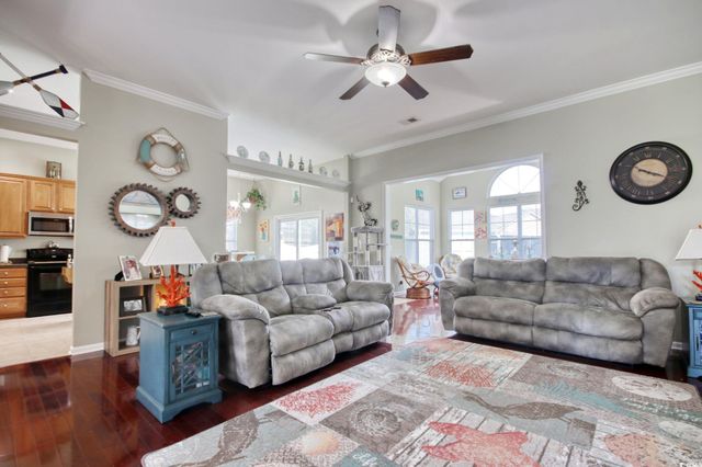 47 Pinfeather Dr., Murrells Inlet, SC 29576