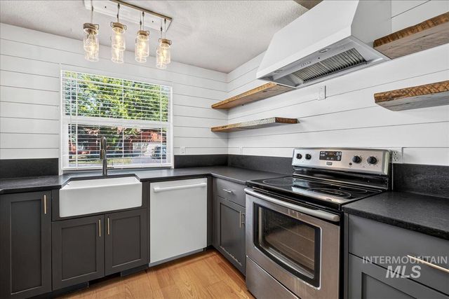 4233 N Tredwell Place, Boise, ID 83703