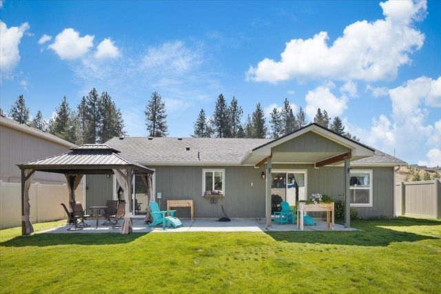 18427 E Selkirk Estates Rd, Greenacres, WA 99016