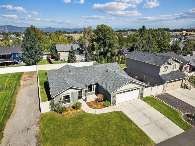 18427 E Selkirk Estates Rd, Greenacres, WA 99016