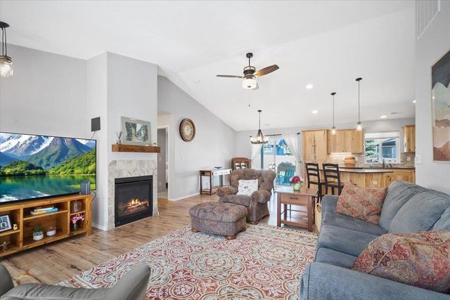 18427 E Selkirk Estates Rd, Greenacres, WA 99016