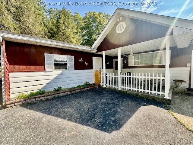 138 Shady Breeze Lane, Elkview, WV 25071