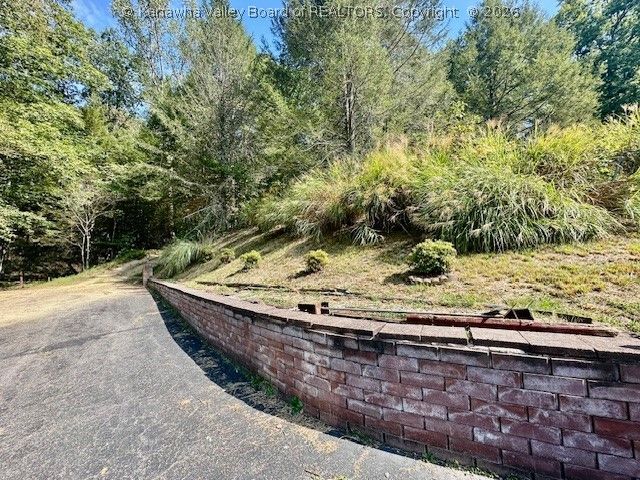 138 Shady Breeze Lane, Elkview, WV 25071