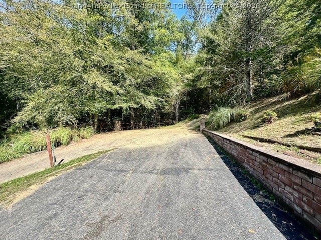 138 Shady Breeze Lane, Elkview, WV 25071