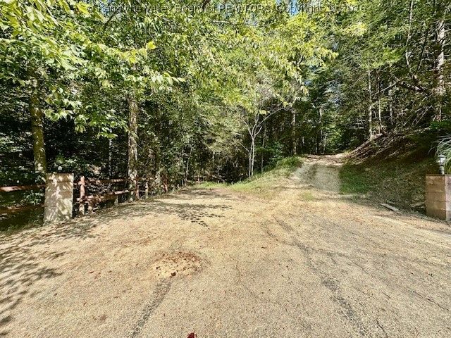 138 Shady Breeze Lane, Elkview, WV 25071