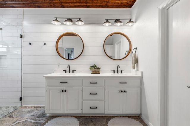 208 Amandas WAY, Leander, TX 78641