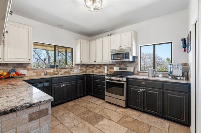 208 Amandas WAY, Leander, TX 78641