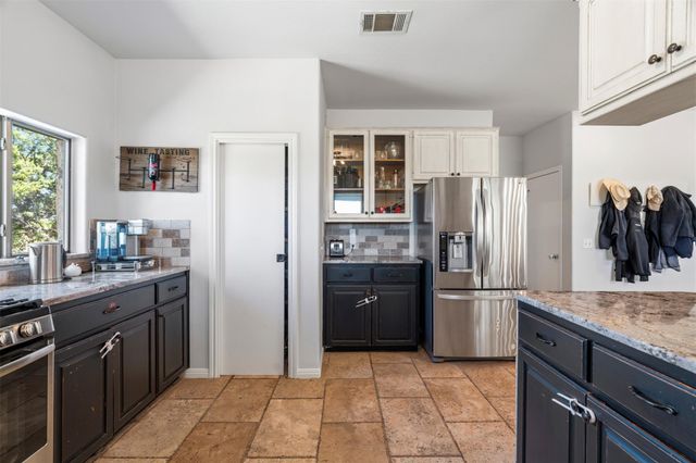 208 Amandas WAY, Leander, TX 78641