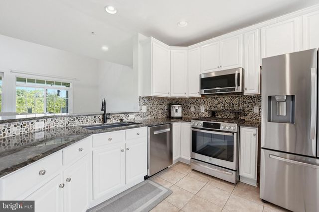 13940 GREENDALE DR, Woodbridge, VA 22191