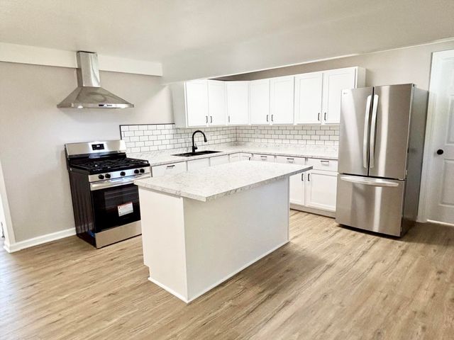 2745 Mechanic Street, Oregon, OH 43616