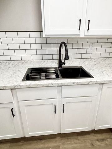 2745 Mechanic Street, Oregon, OH 43616