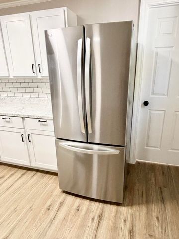 2745 Mechanic Street, Oregon, OH 43616