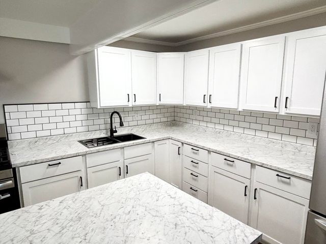 2745 Mechanic Street, Oregon, OH 43616