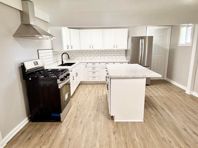 2745 Mechanic Street, Oregon, OH 43616