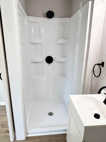 2745 Mechanic Street, Oregon, OH 43616