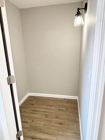 2745 Mechanic Street, Oregon, OH 43616