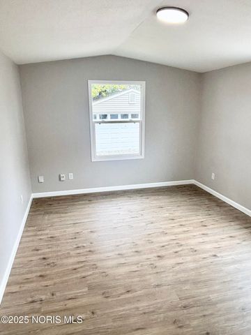 2745 Mechanic Street, Oregon, OH 43616