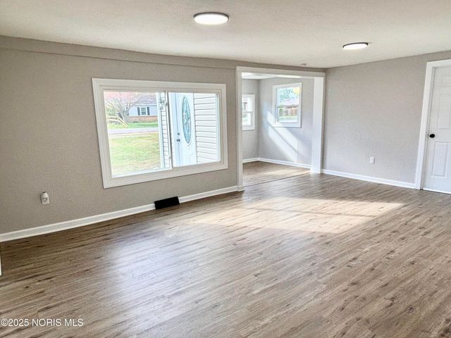 2745 Mechanic Street, Oregon, OH 43616