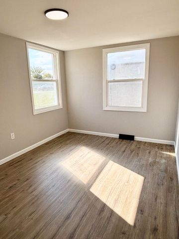 2745 Mechanic Street, Oregon, OH 43616