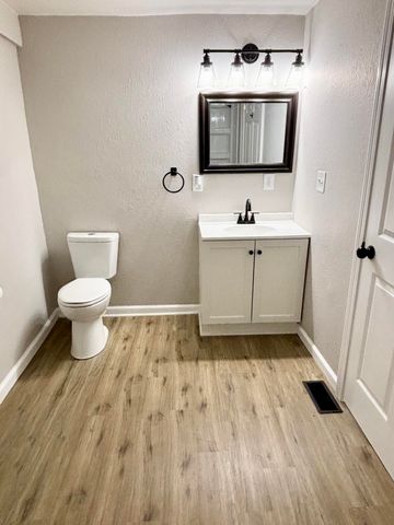 2745 Mechanic Street, Oregon, OH 43616