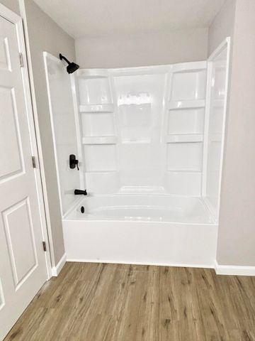 2745 Mechanic Street, Oregon, OH 43616