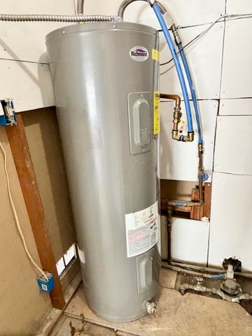 2745 Mechanic Street, Oregon, OH 43616