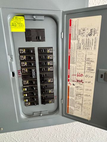 2745 Mechanic Street, Oregon, OH 43616