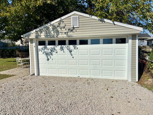 2745 Mechanic Street, Oregon, OH 43616