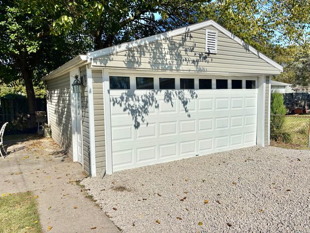 2745 Mechanic Street, Oregon, OH 43616