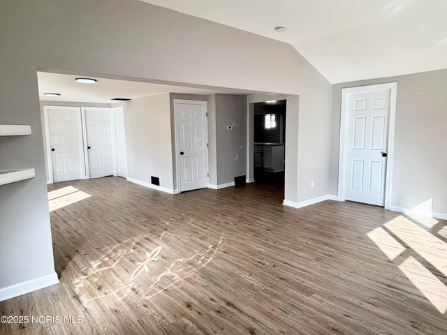 2745 Mechanic Street, Oregon, OH 43616