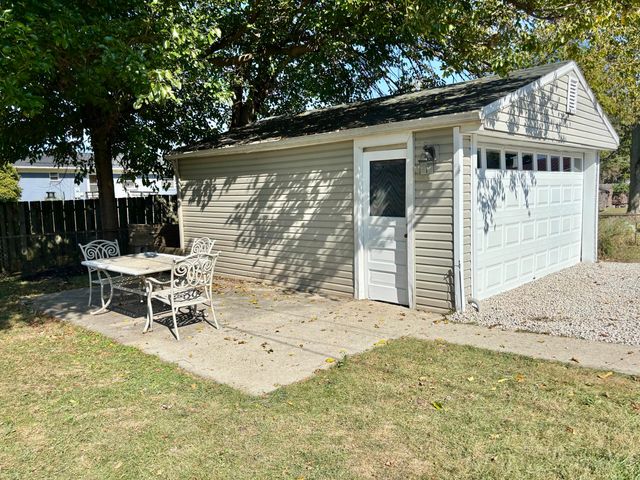 2745 Mechanic Street, Oregon, OH 43616