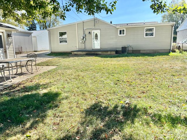 2745 Mechanic Street, Oregon, OH 43616